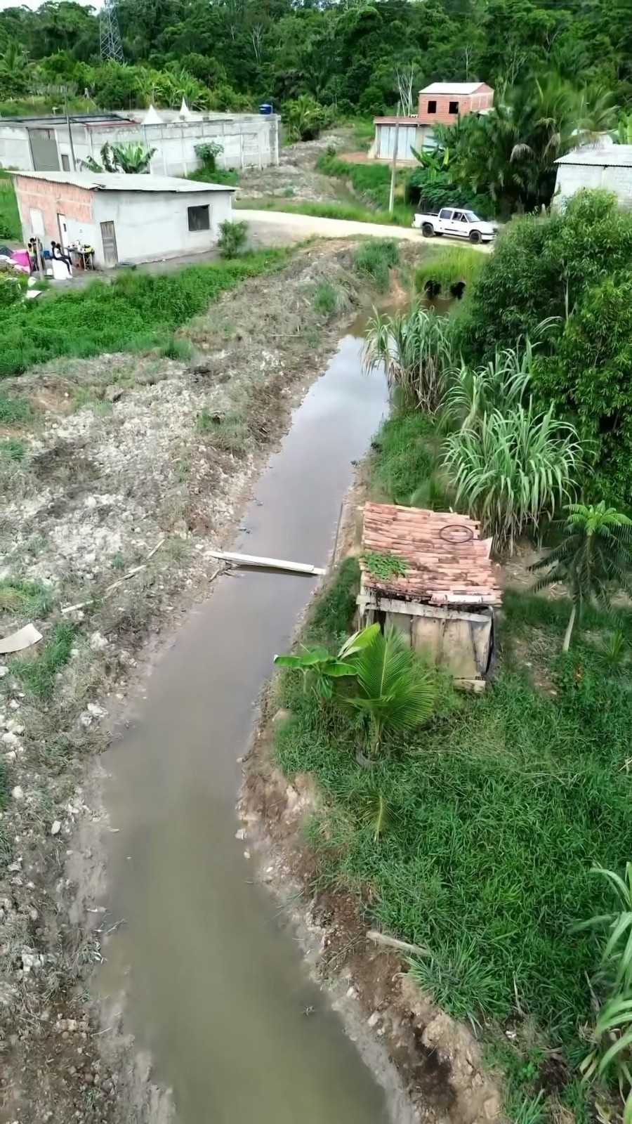 Camacã: Prefeitura realiza o maior trabalho de limpeza da história no canal em Leoventura